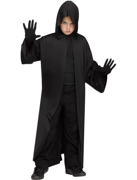 Чёрная мантия с капюшоном